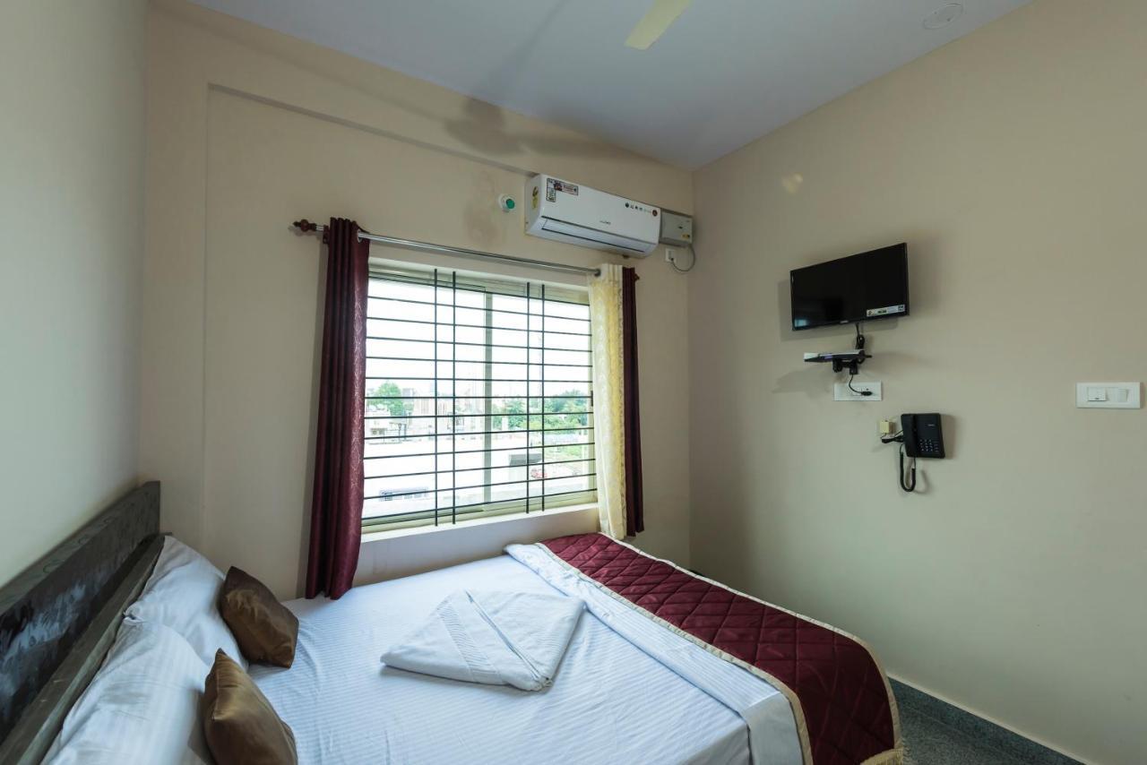 Oyo 9544 Hotel Crown Residency Mysore Exterior photo